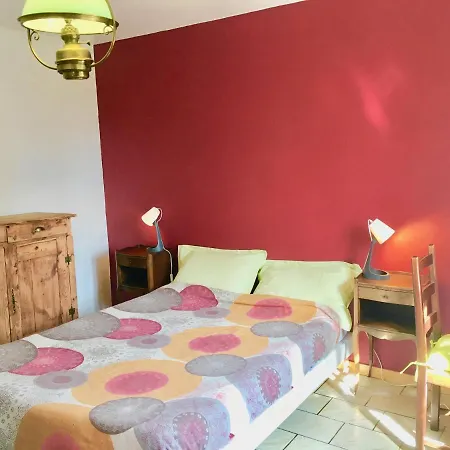 La Reine Des Pres بيت للعطل Chomelix